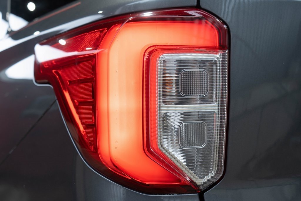 Used 2023 Ford Explorer Limited image 17