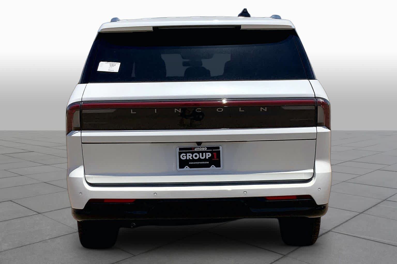 New 2026 Lincoln Navigator L Premier AWD/4WD image 4