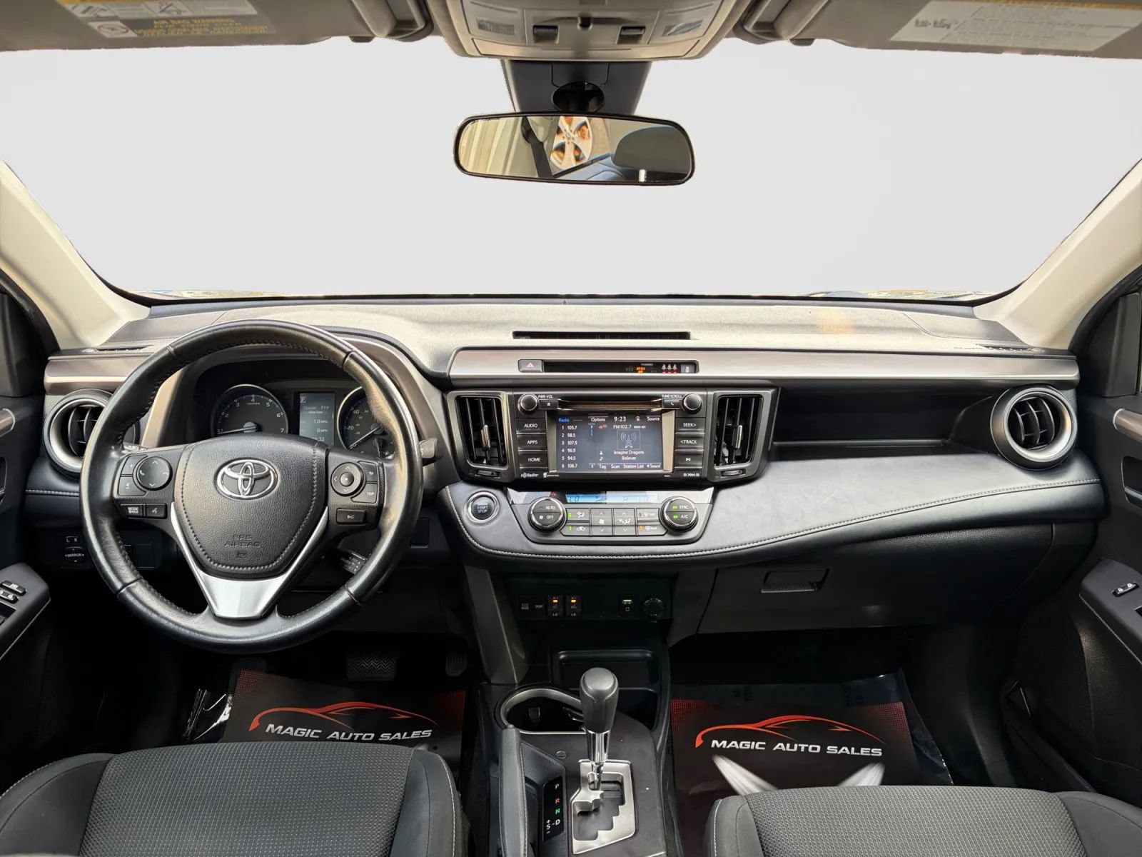 Used 2018 Toyota RAV4 XLE AWD/4WD image 22