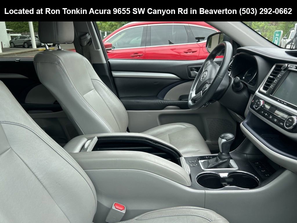 Used 2016 Toyota Highlander XLE AWD/4WD image 12