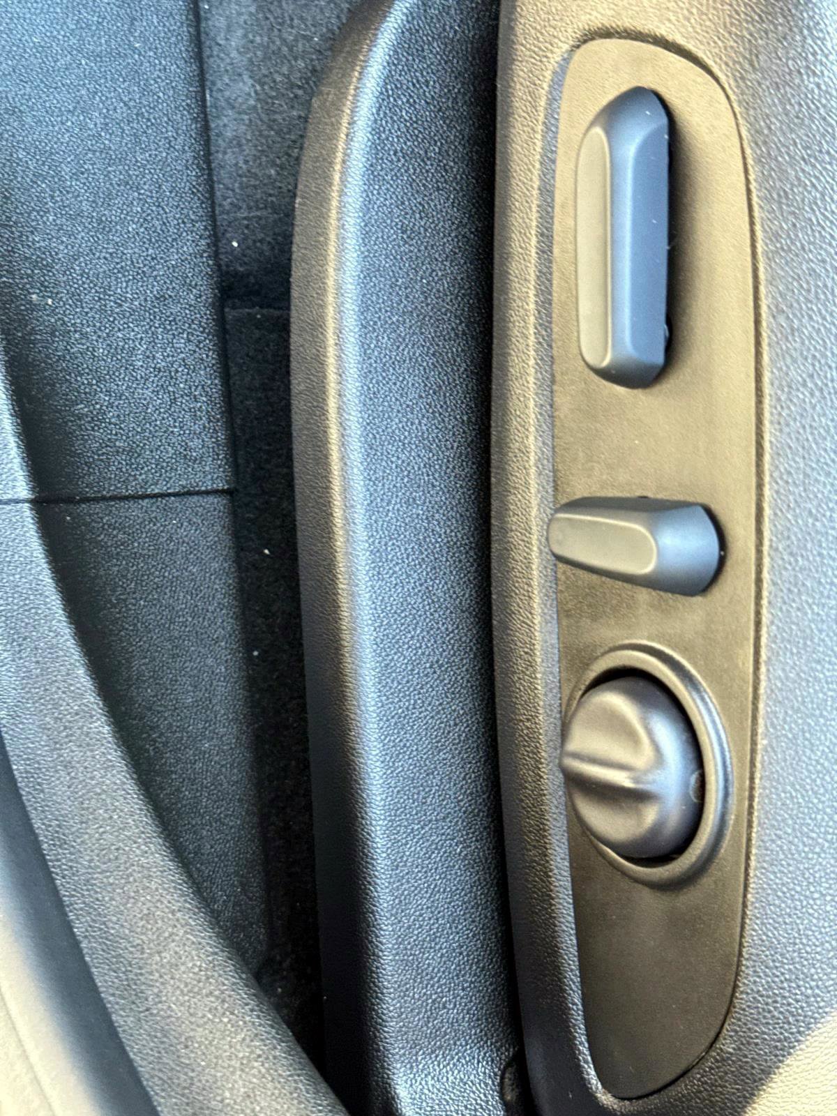 Certified 2022 Chevrolet Equinox RS w/ Infotainment Package image 17