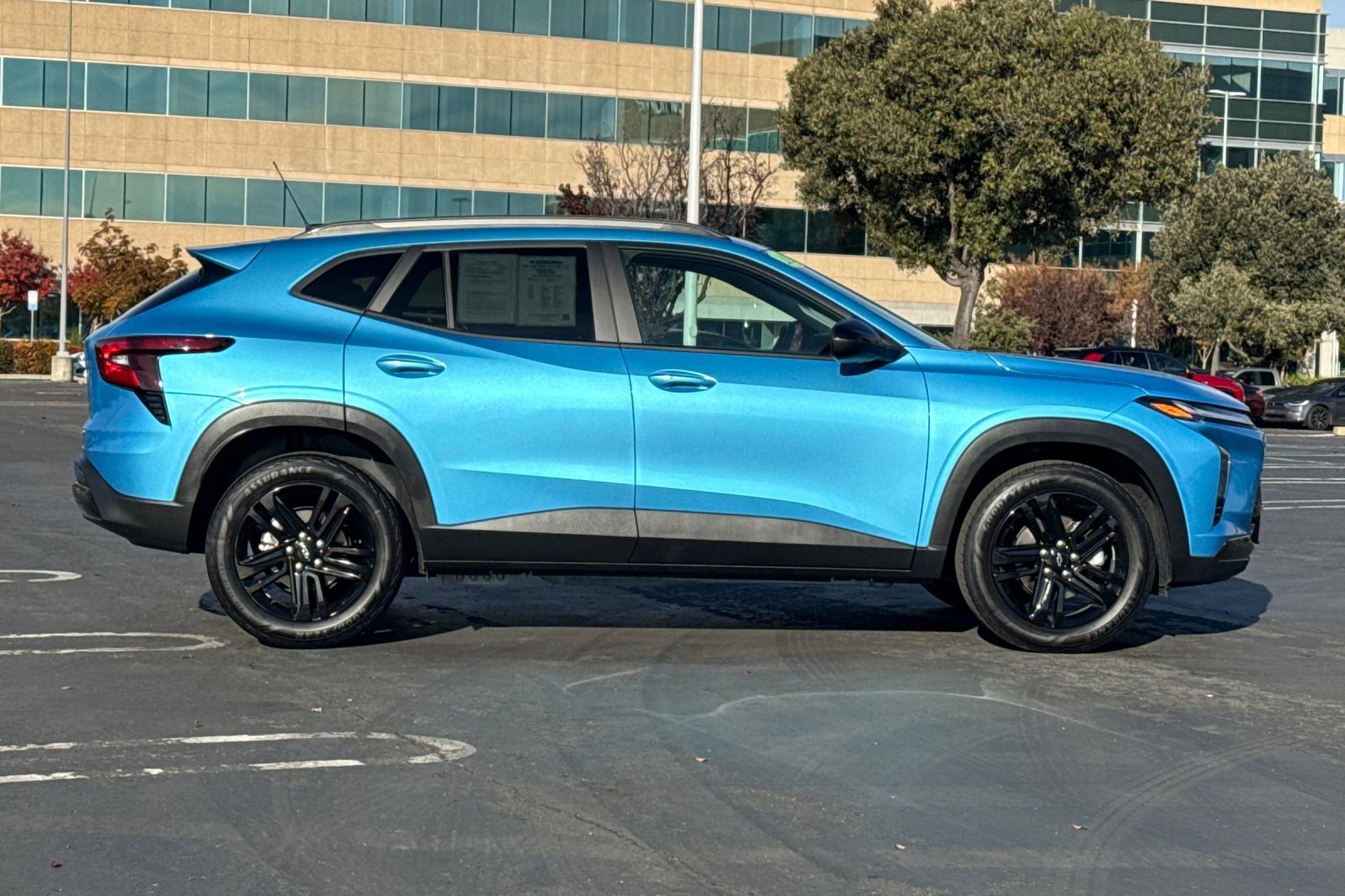 Used 2025 Chevrolet Trax ACTIV w/ Sunroof Package image 3