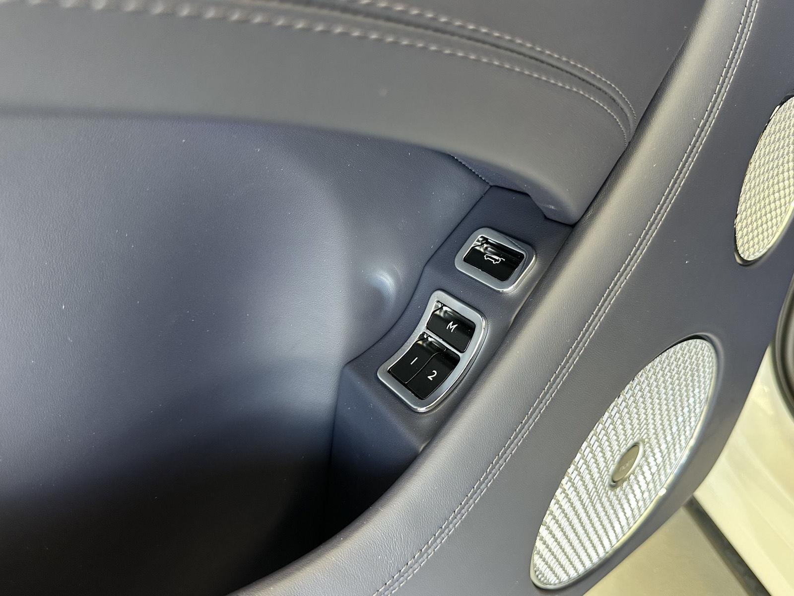 New 2026 Bentley Bentayga Extended Wheelbase AWD/4WD image 18