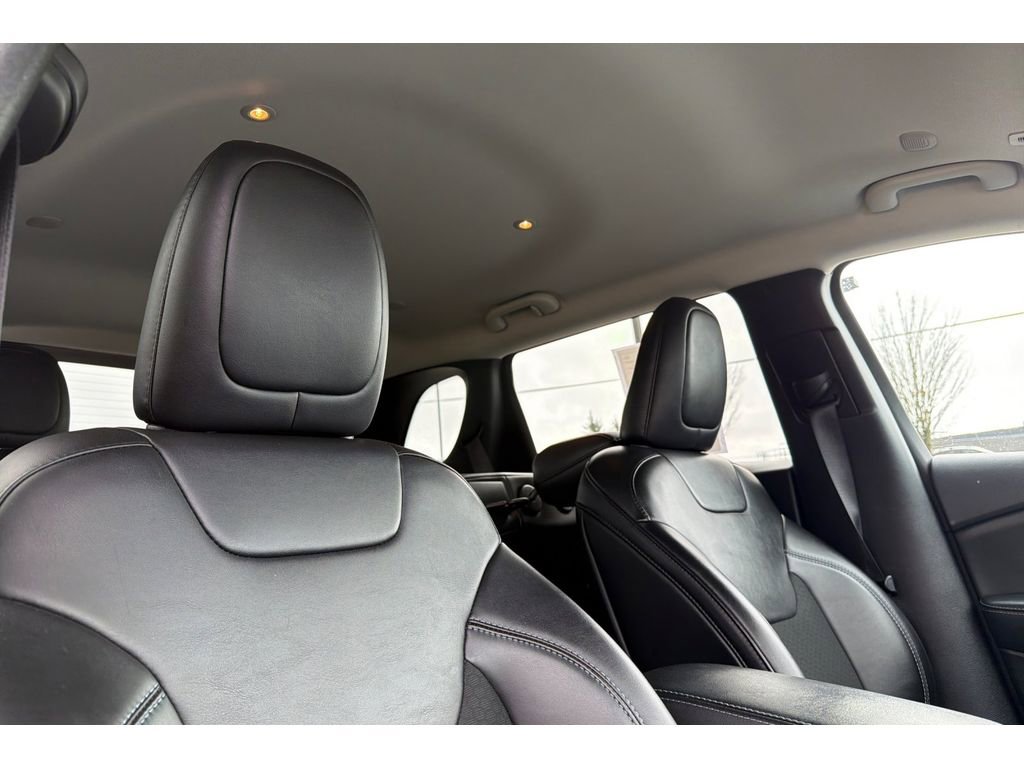 Used 2019 Jeep Cherokee Latitude Plus w/ Cold Weather Group image 19