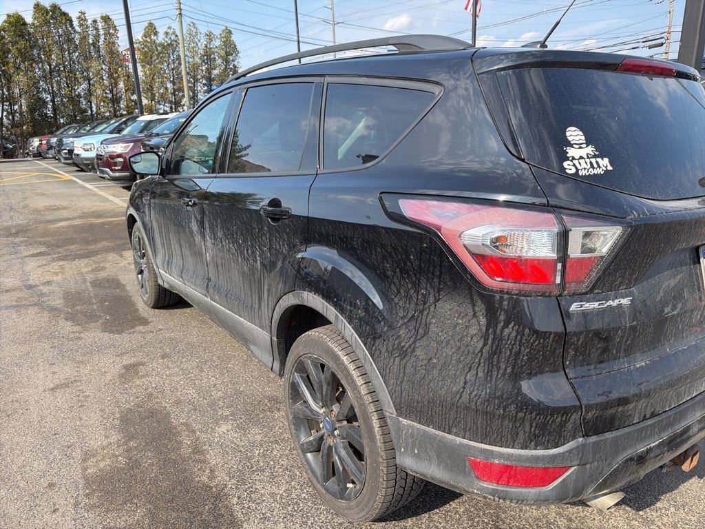 Used 2017 Ford Escape SE w/ SE Sport Appearance Package image 8