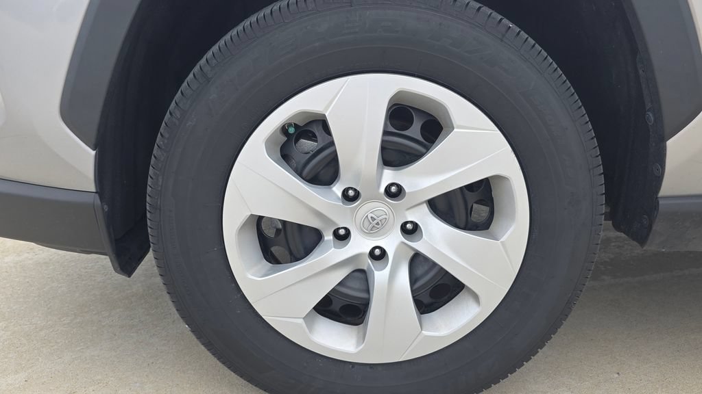 Used 2023 Toyota RAV4 LE FWD image 10