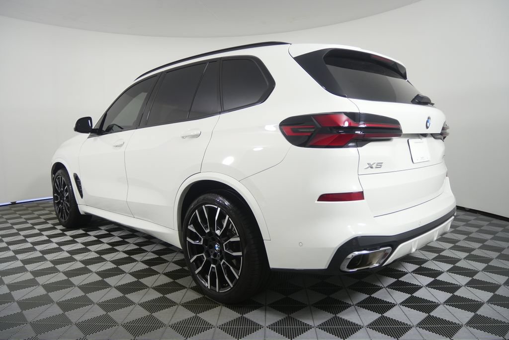 Used 2024 BMW X5 xDrive40i w/ M Sport Package AWD/4WD image 3