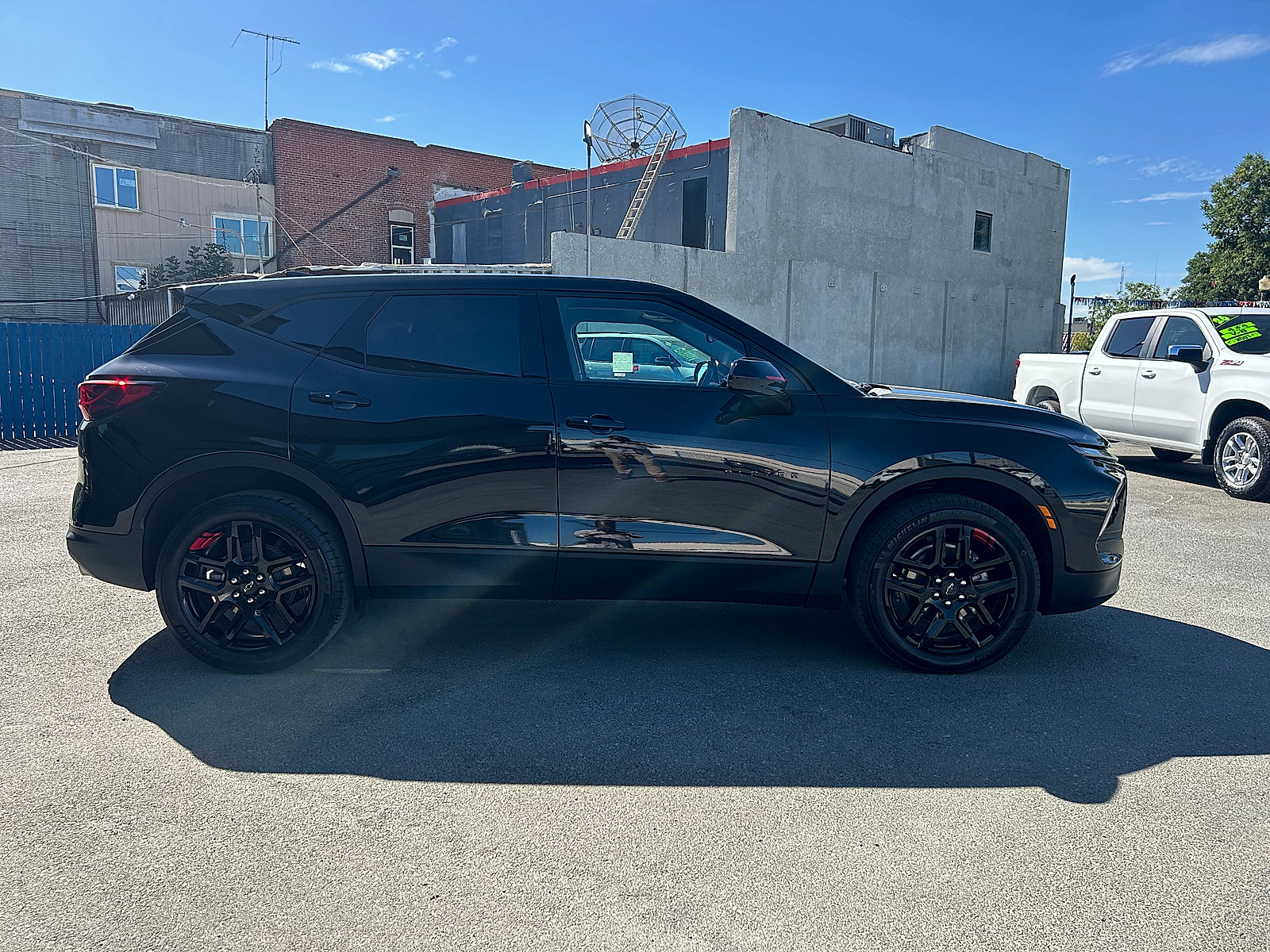 Used 2023 Chevrolet Blazer LT w/ Driver Confidence Package FWD image 2