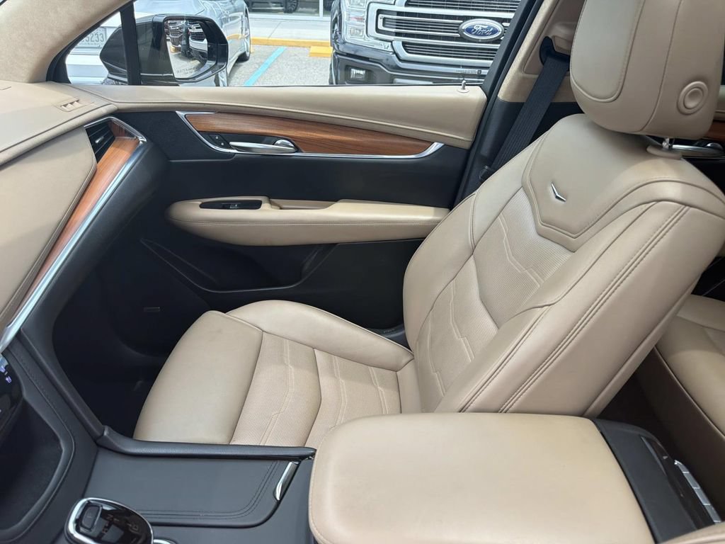 Used 2019 Cadillac XT5 Platinum AWD/4WD image 16