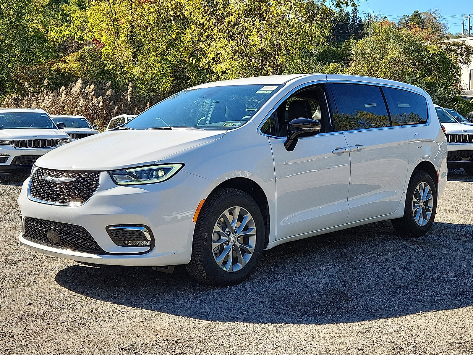 New 2026 Chrysler Pacifica Select image 2