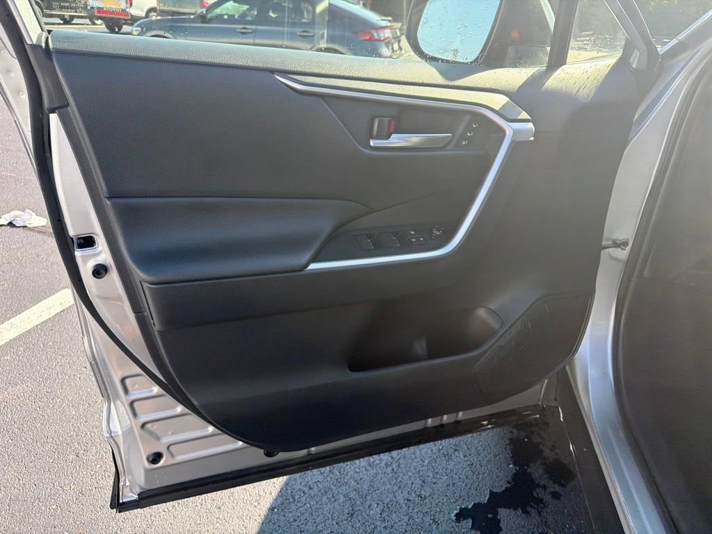 Used 2019 Toyota RAV4 XLE Premium w/ Cold Weather Package AWD/4WD image 18