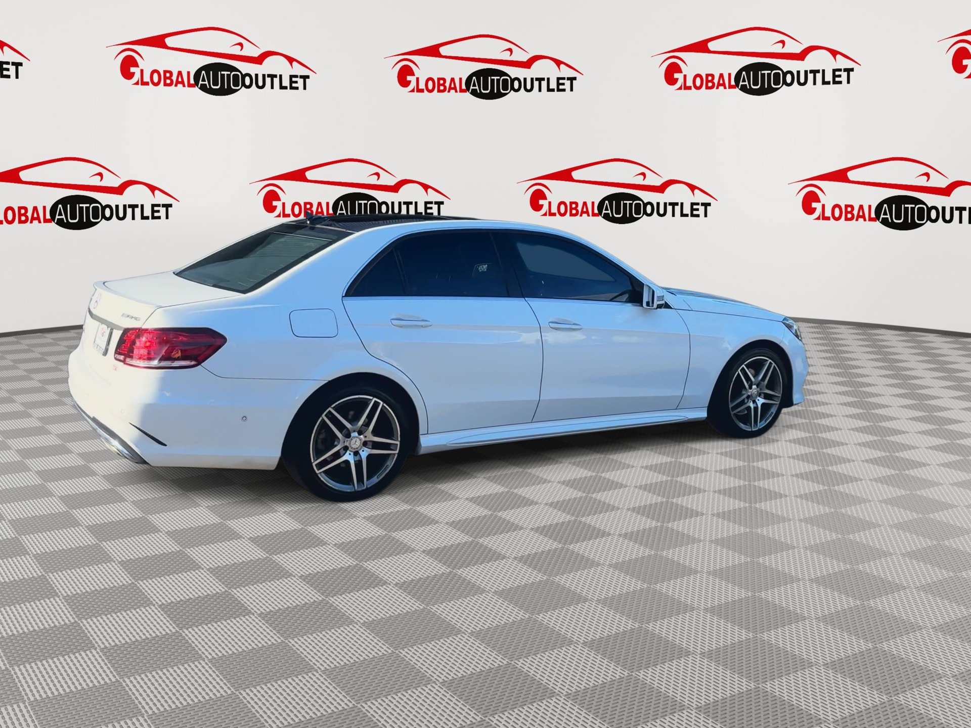 Used 2016 Mercedes-Benz E 400 Sedan image 8