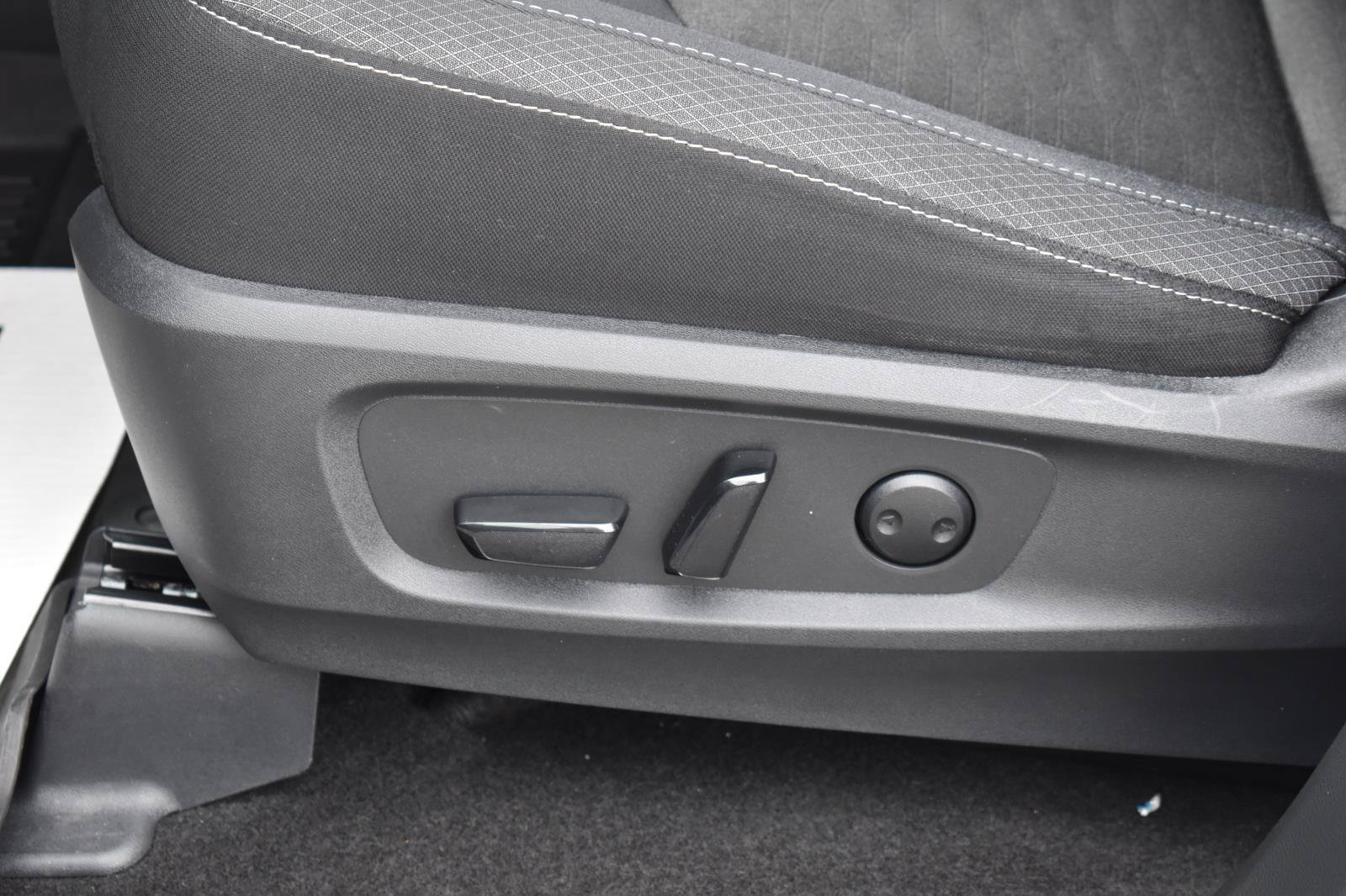 Used 2024 Nissan Pathfinder SV FWD image 27