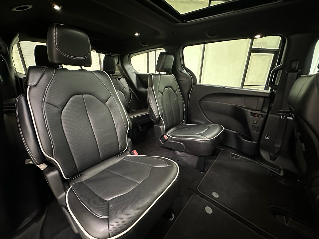 Used 2026 Chrysler Pacifica Limited w/ S Appearance Package FWD image 19