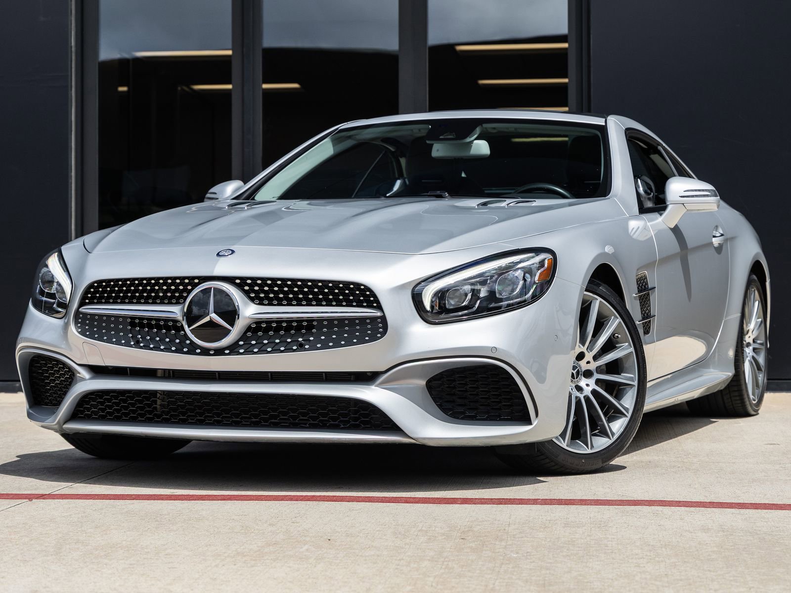 Used 2017 Mercedes-Benz SL 450 image 1