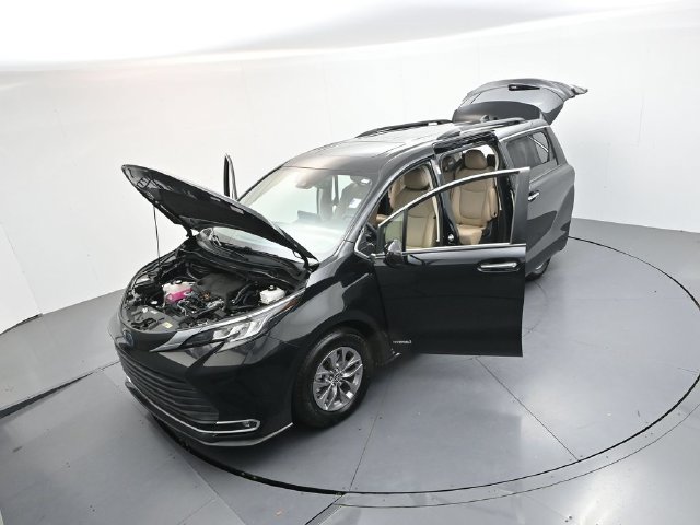 Used 2021 Toyota Sienna XLE FWD image 53