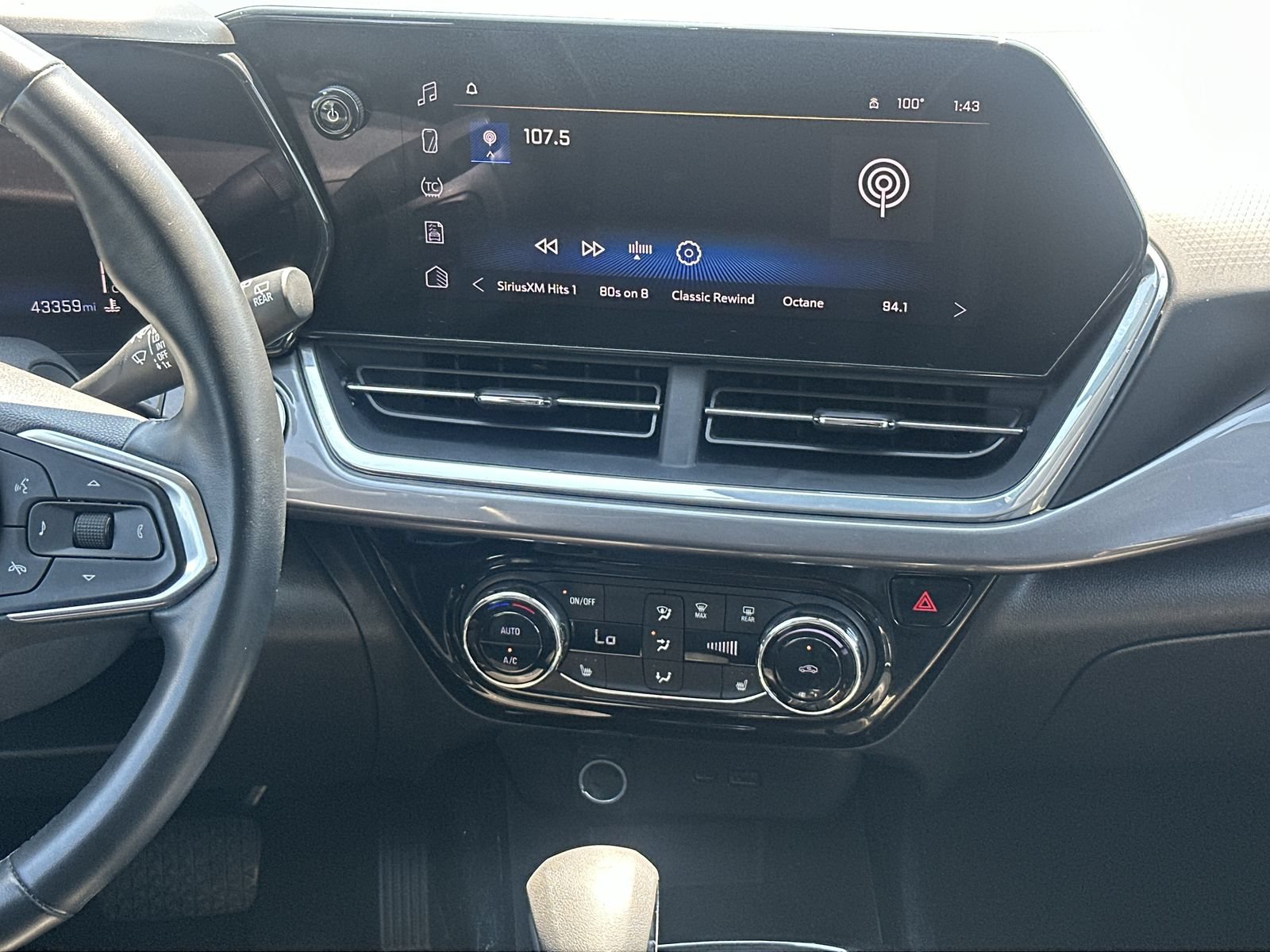 Used 2024 Chevrolet Trax ACTIV FWD image 25