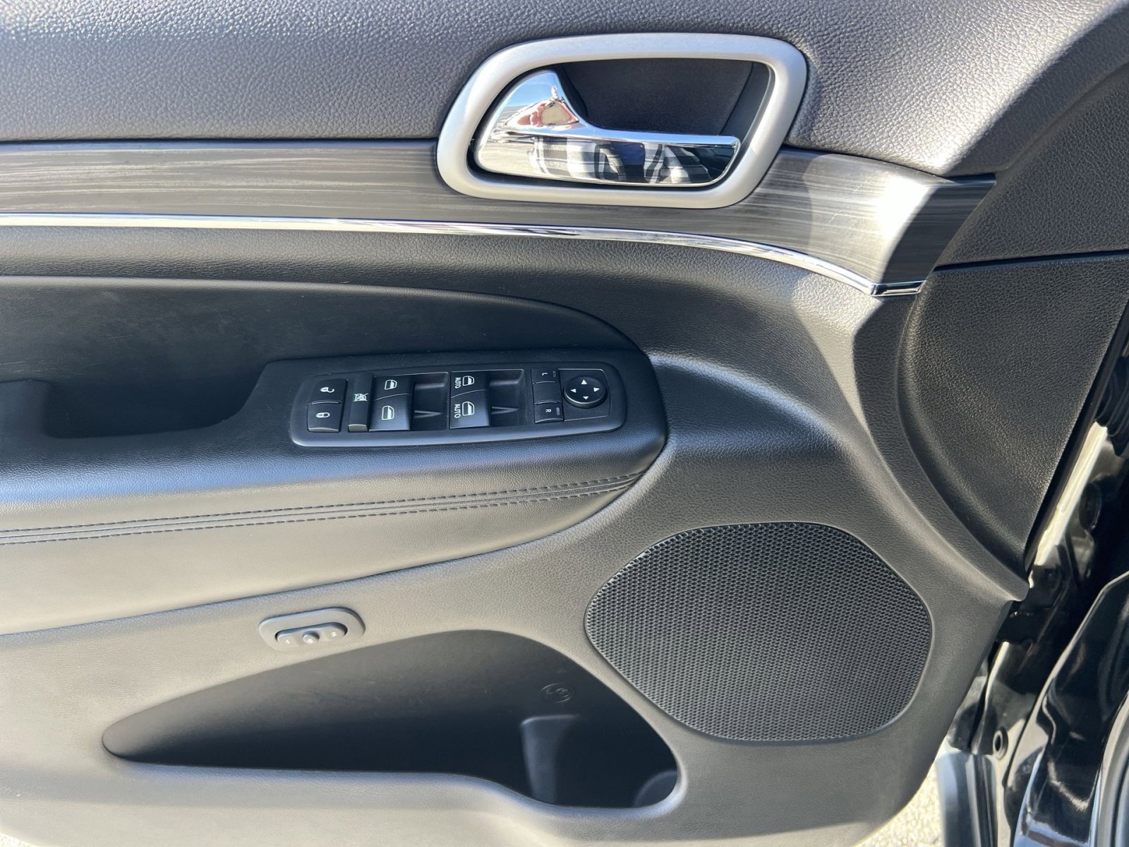 Used 2019 Jeep Grand Cherokee Limited image 15