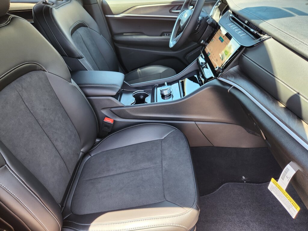 New 2026 Jeep Grand Cherokee L Altitude AWD/4WD image 15