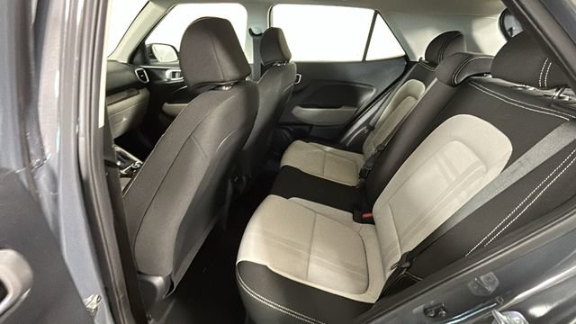 Used 2025 Hyundai Venue SEL FWD image 26