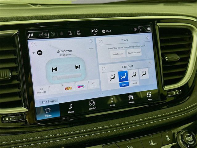 Used 2025 Chrysler Pacifica Premium image 15