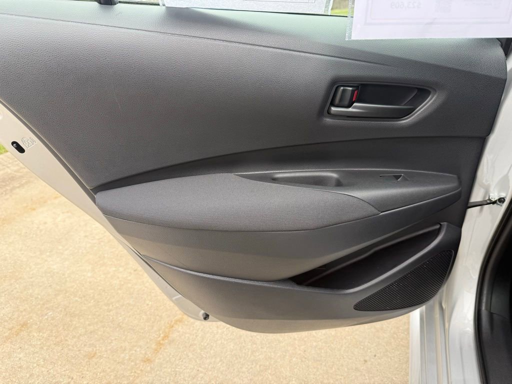 Used 2025 Toyota Corolla LE FWD image 12