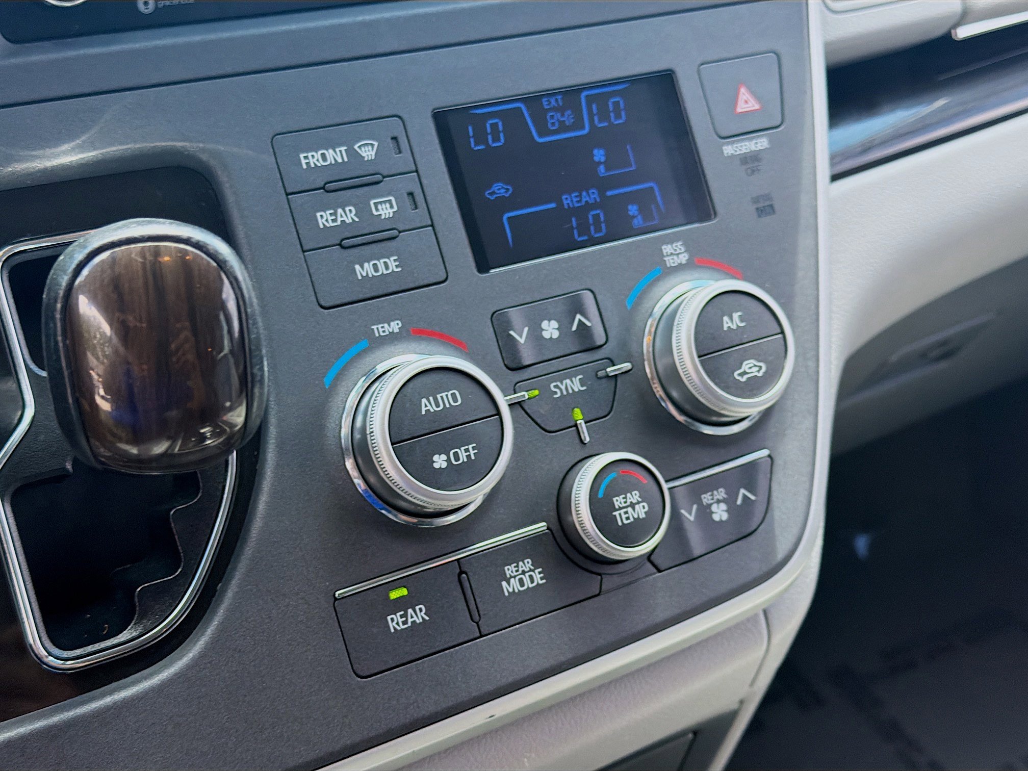 Used 2020 Toyota Sienna XLE image 14