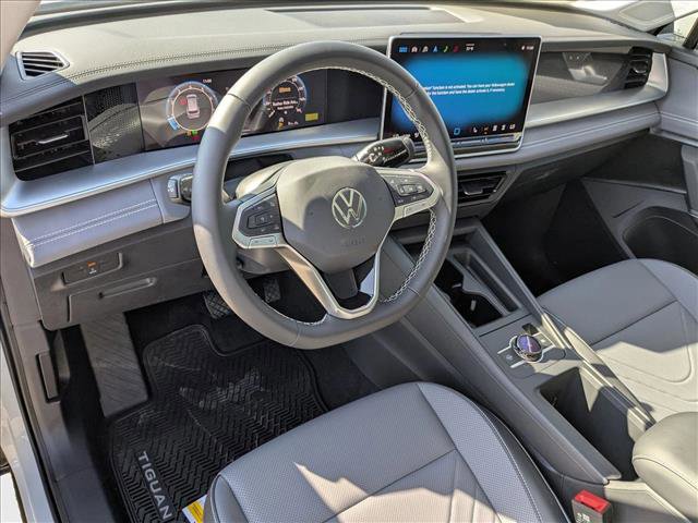 New 2025 Volkswagen Tiguan SE image 3