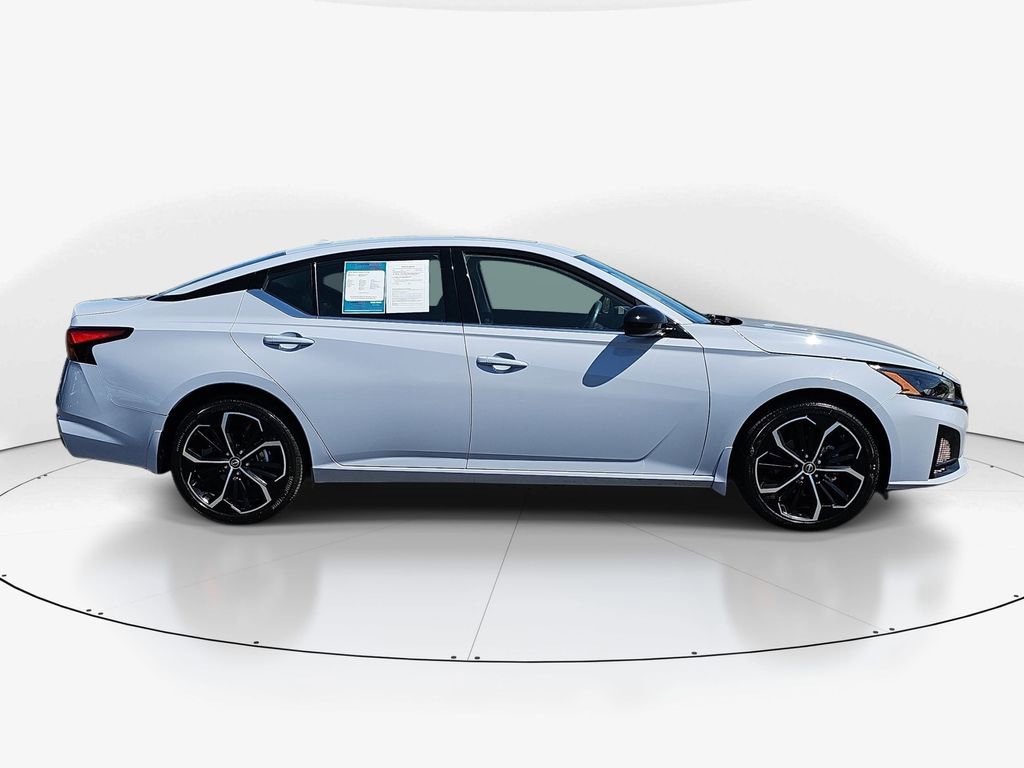 Used 2024 Nissan Altima 2.5 SR w/ SR Premium Package image 4