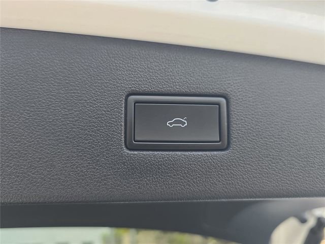 Used 2024 Volkswagen Tiguan SE R-Line FWD image 25