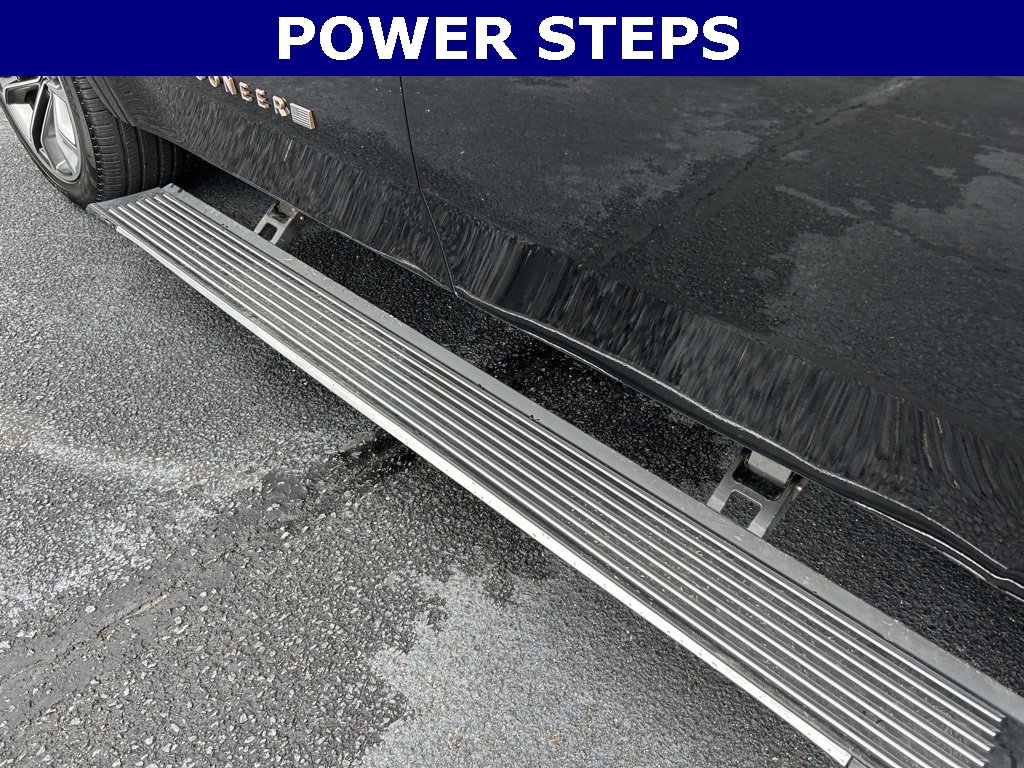 Used 2024 Jeep Grand Wagoneer Series III w/ HD Trailer Tow Package image 12