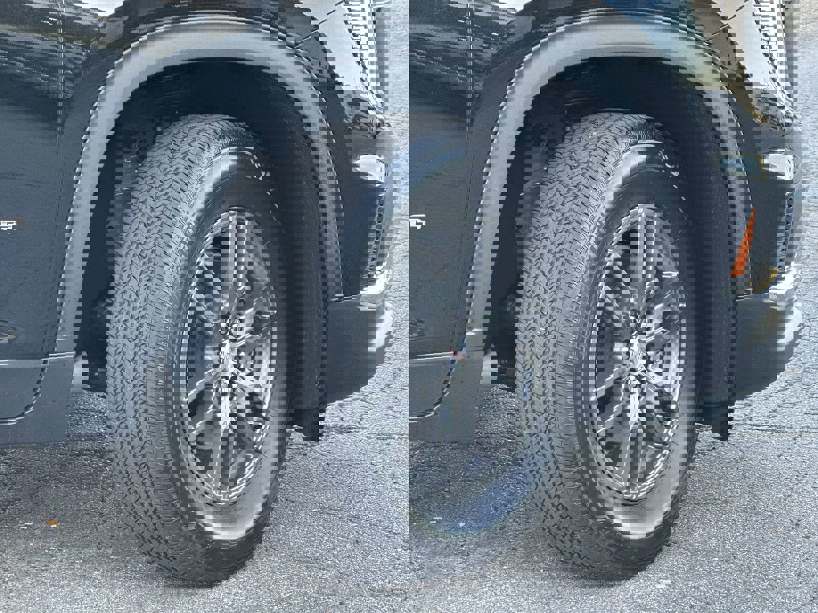 Used 2025 GMC Acadia Elevation image 12