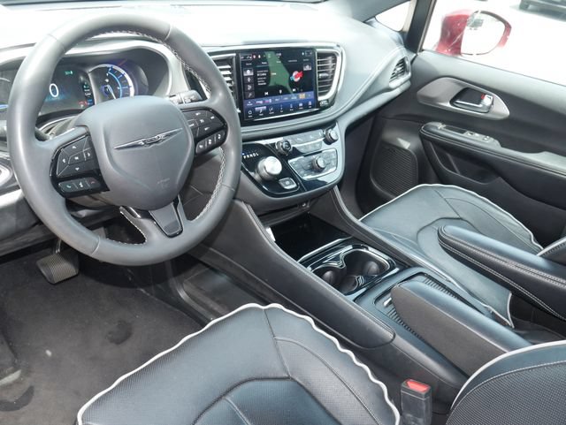Used 2022 Chrysler Pacifica Limited w/ Uconnect Theater Family Group FWD image 14