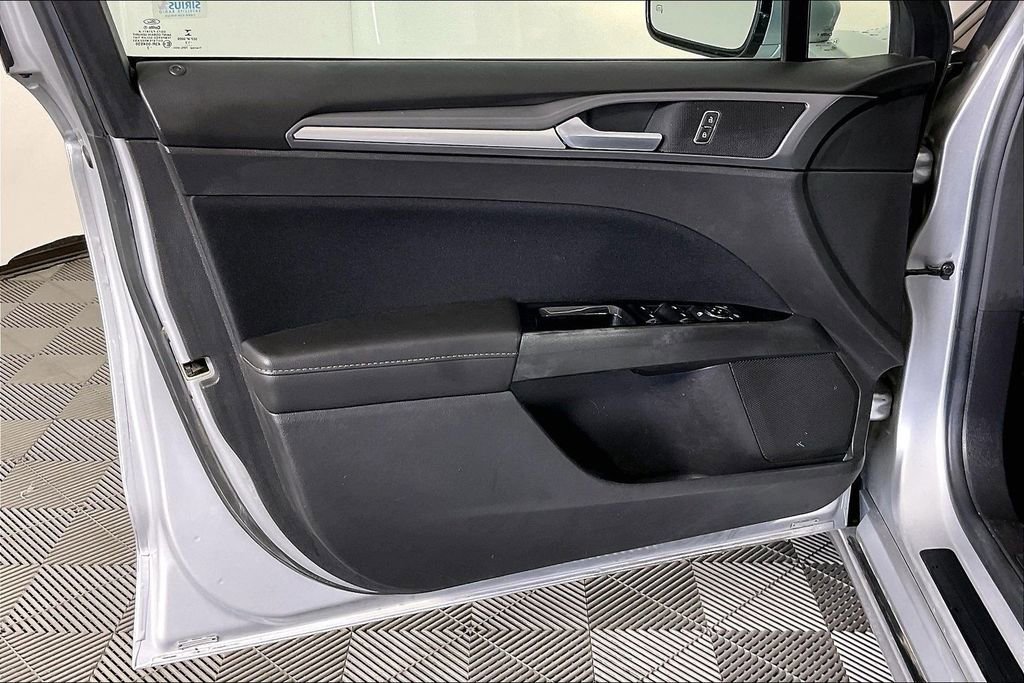 Used 2013 Ford Fusion SE FWD image 21
