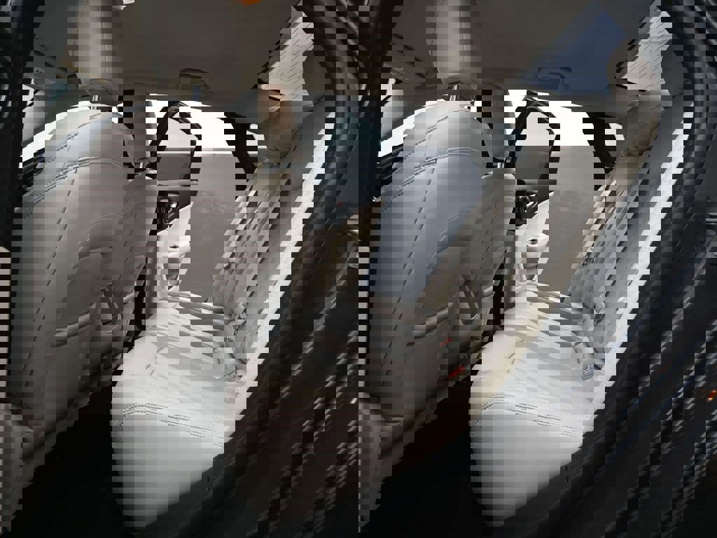 Used 2017 Chrysler 200 Limited Platinum image 15