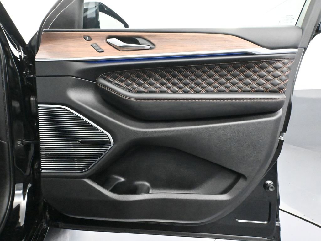 Used 2021 Jeep Grand Cherokee L Summit w/ Luxury Tech Group V image 56