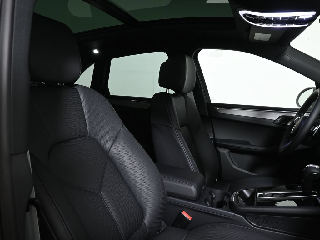 New 2026 Porsche Macan AWD/4WD image 40