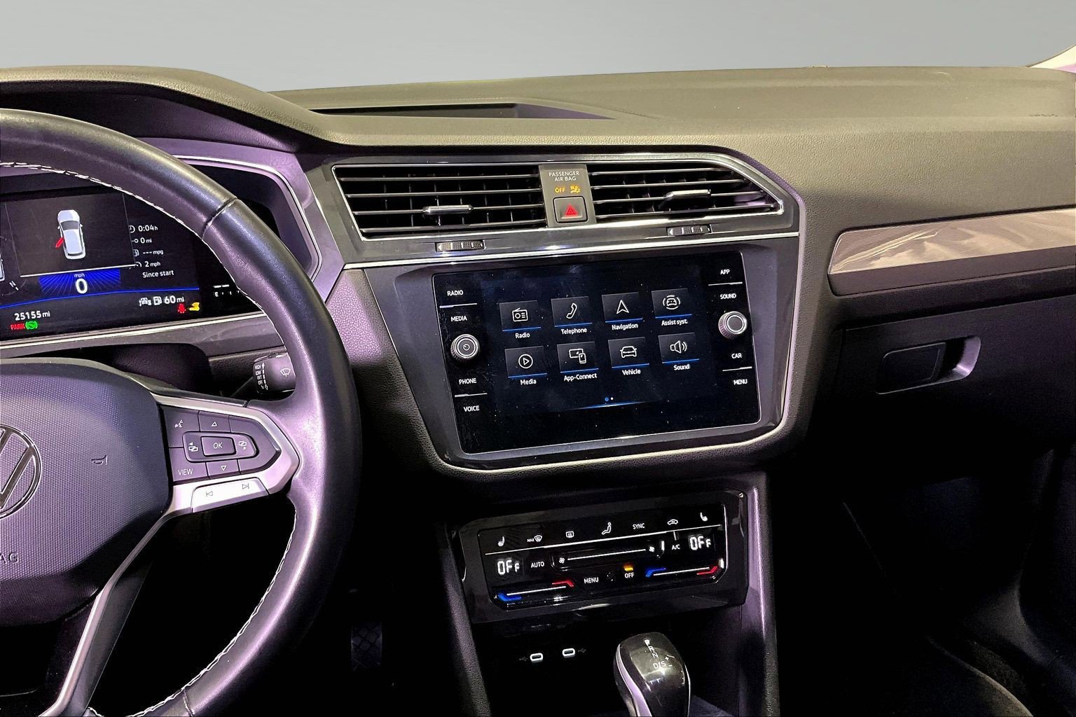 Used 2023 Volkswagen Tiguan SE image 9