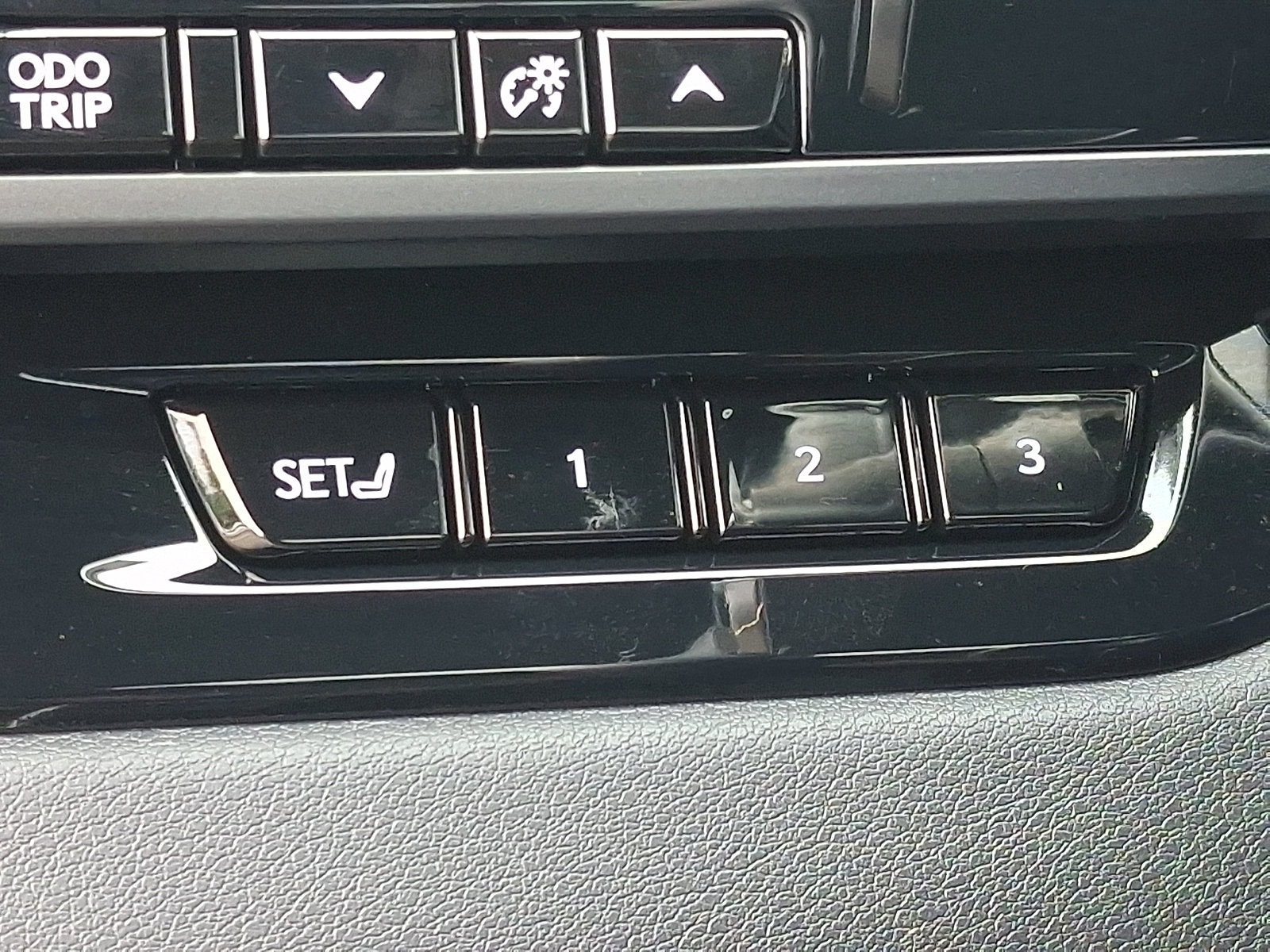Certified 2025 Lexus RX 450h AWD w/ Convenience Package image 26