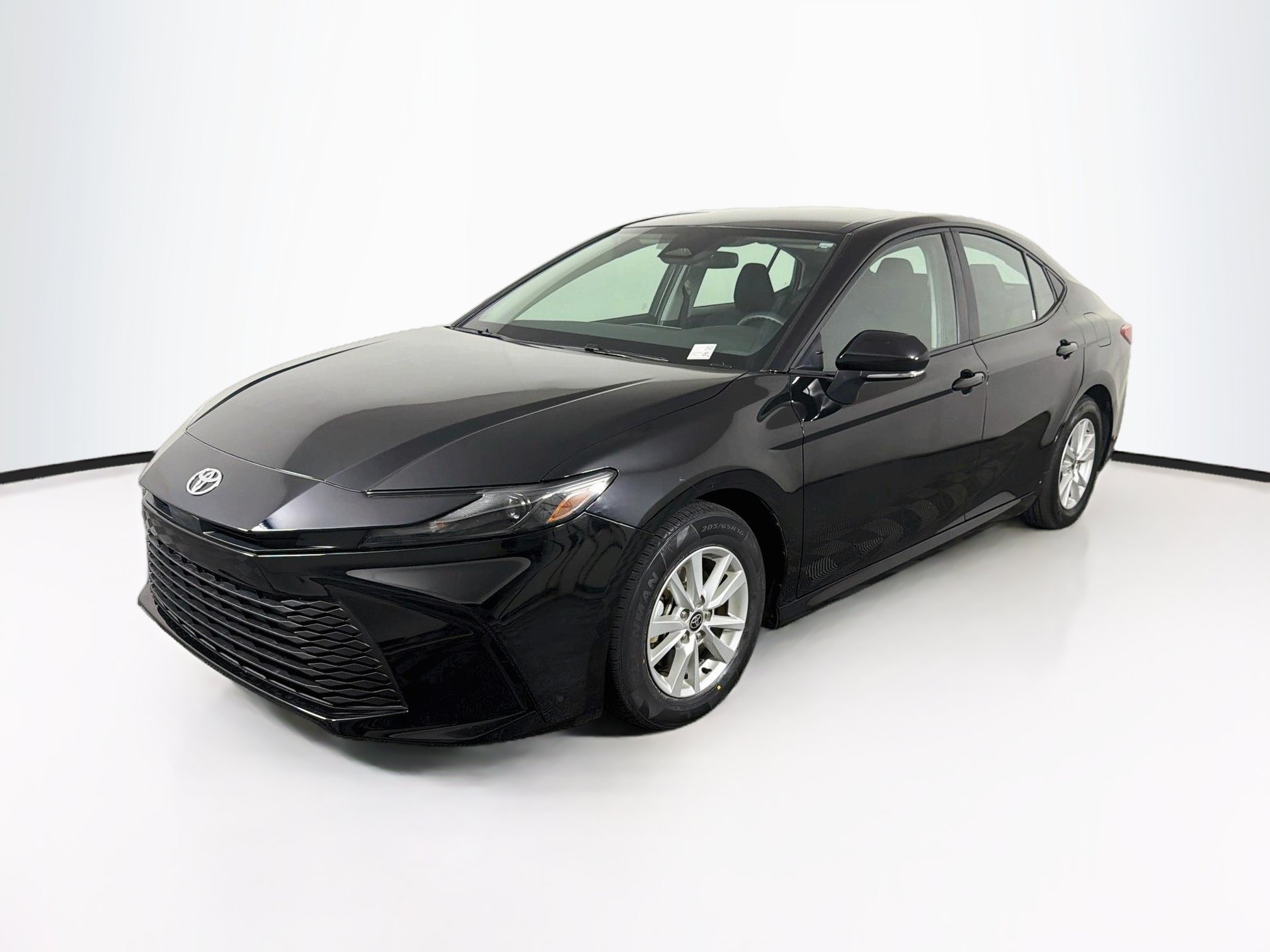 Used 2025 Toyota Camry LE FWD image 3
