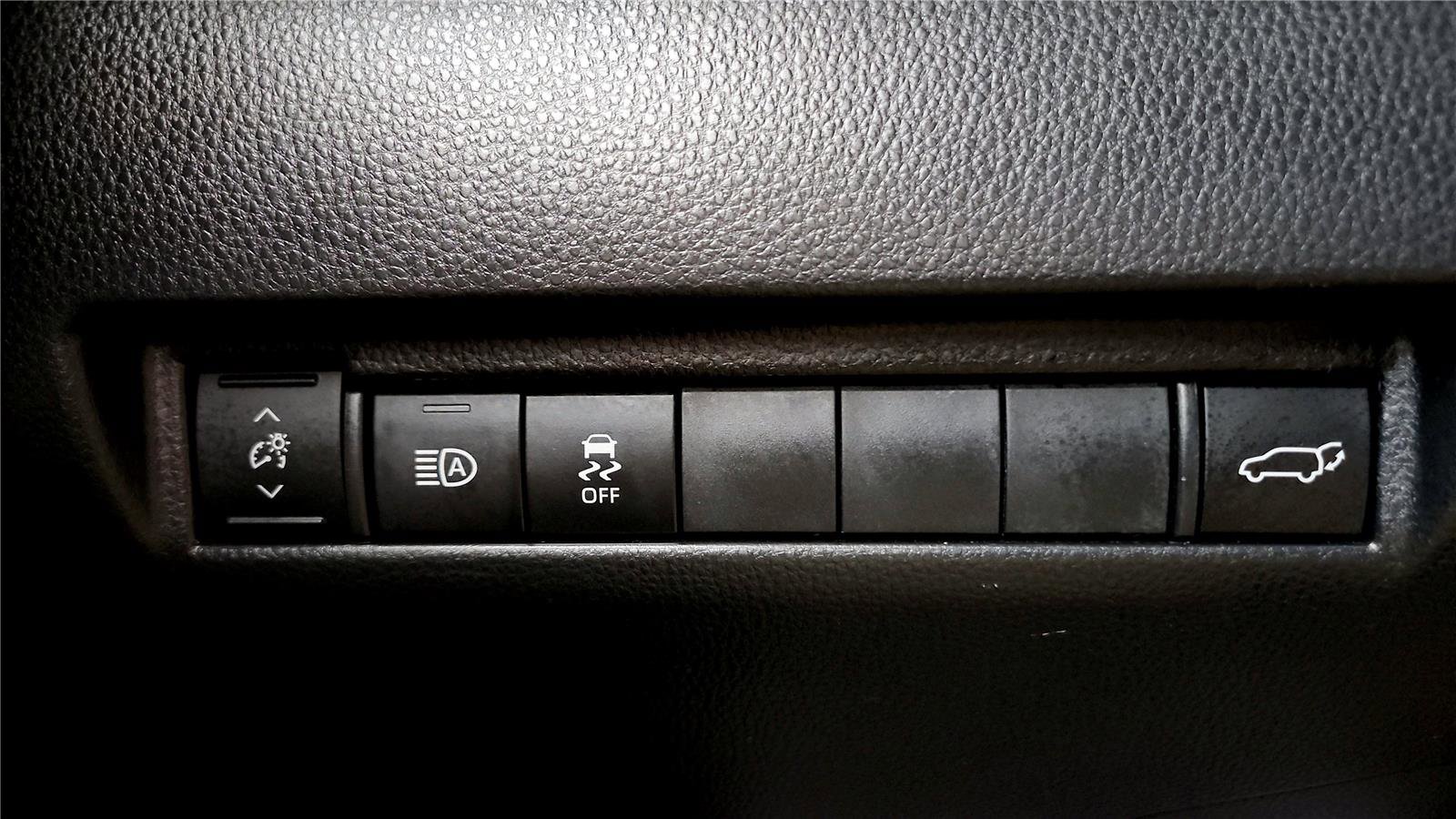 Certified 2023 Toyota Venza Nightshade image 32