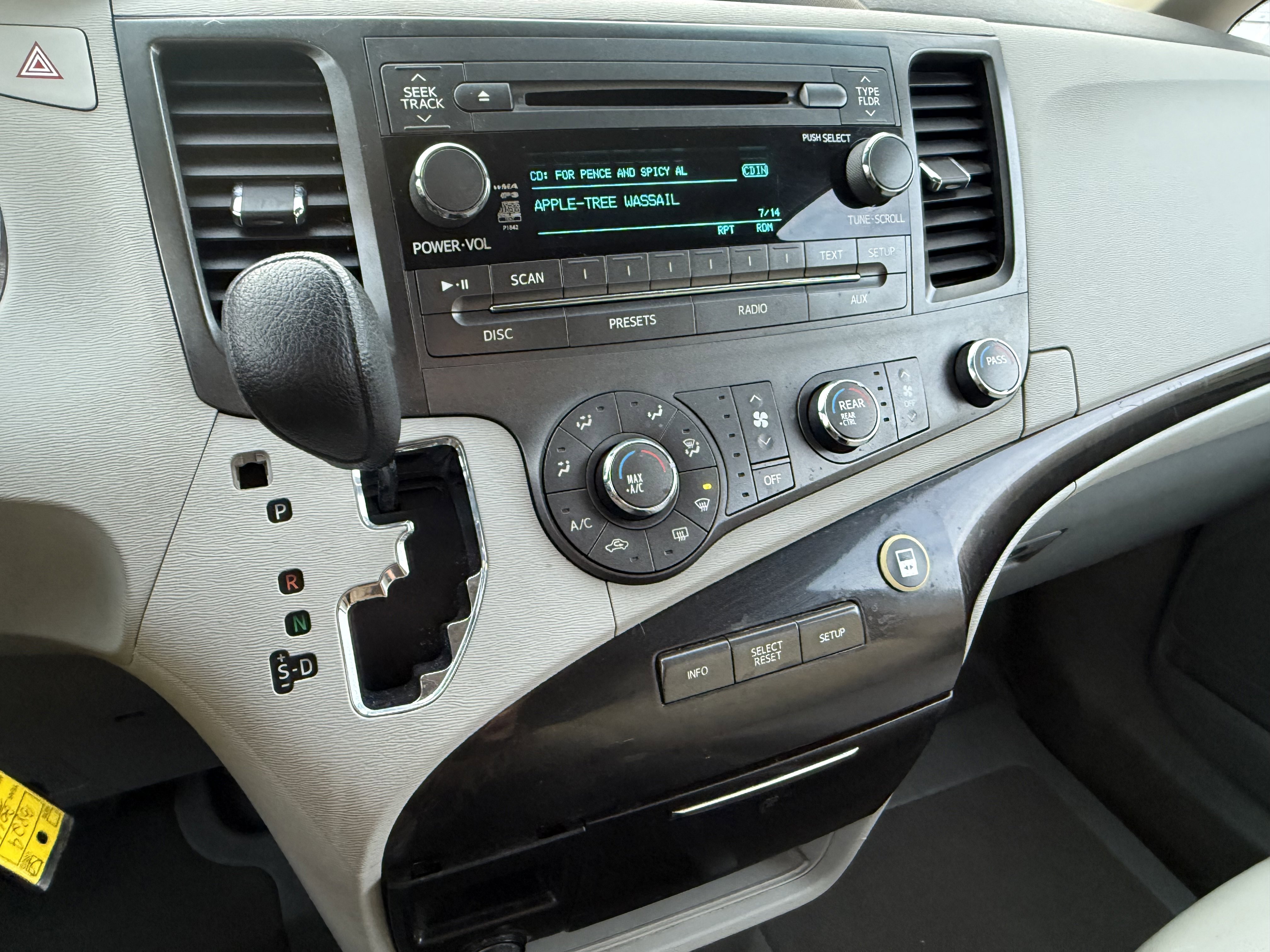 Used 2011 Toyota Sienna LE image 17