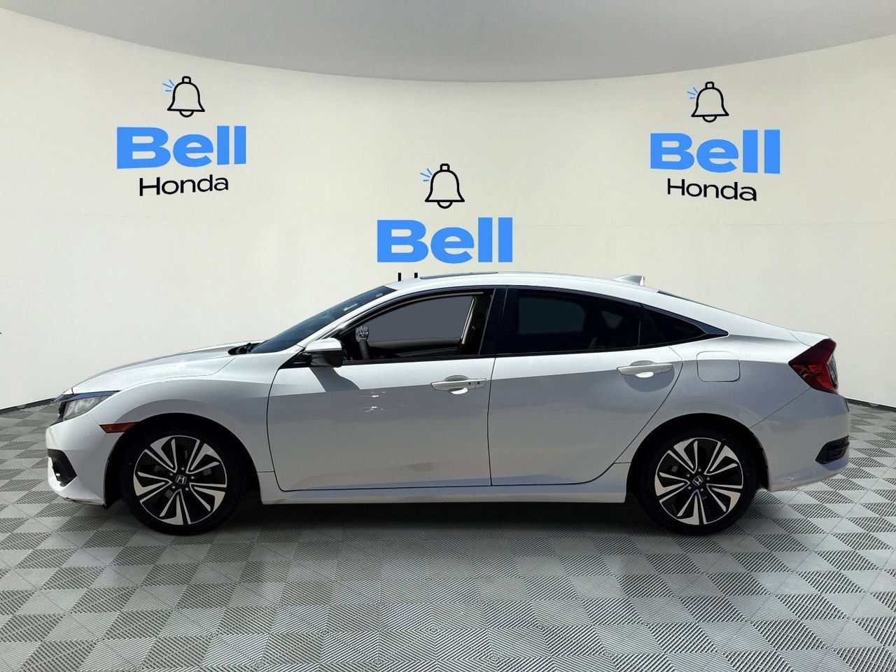 Used 2016 Honda Civic EX-T image 2