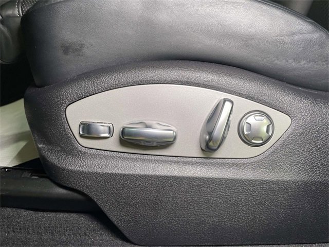 Used 2025 Porsche Macan image 17