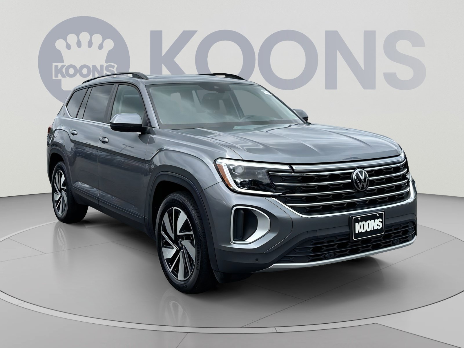 Used 2024 Volkswagen Atlas SE AWD/4WD image 2