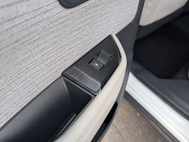 Used 2021 Nissan Rogue SV image 11