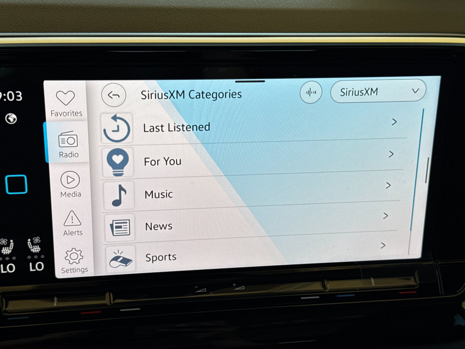 New 2026 Volkswagen Atlas Cross Sport SEL AWD/4WD image 18