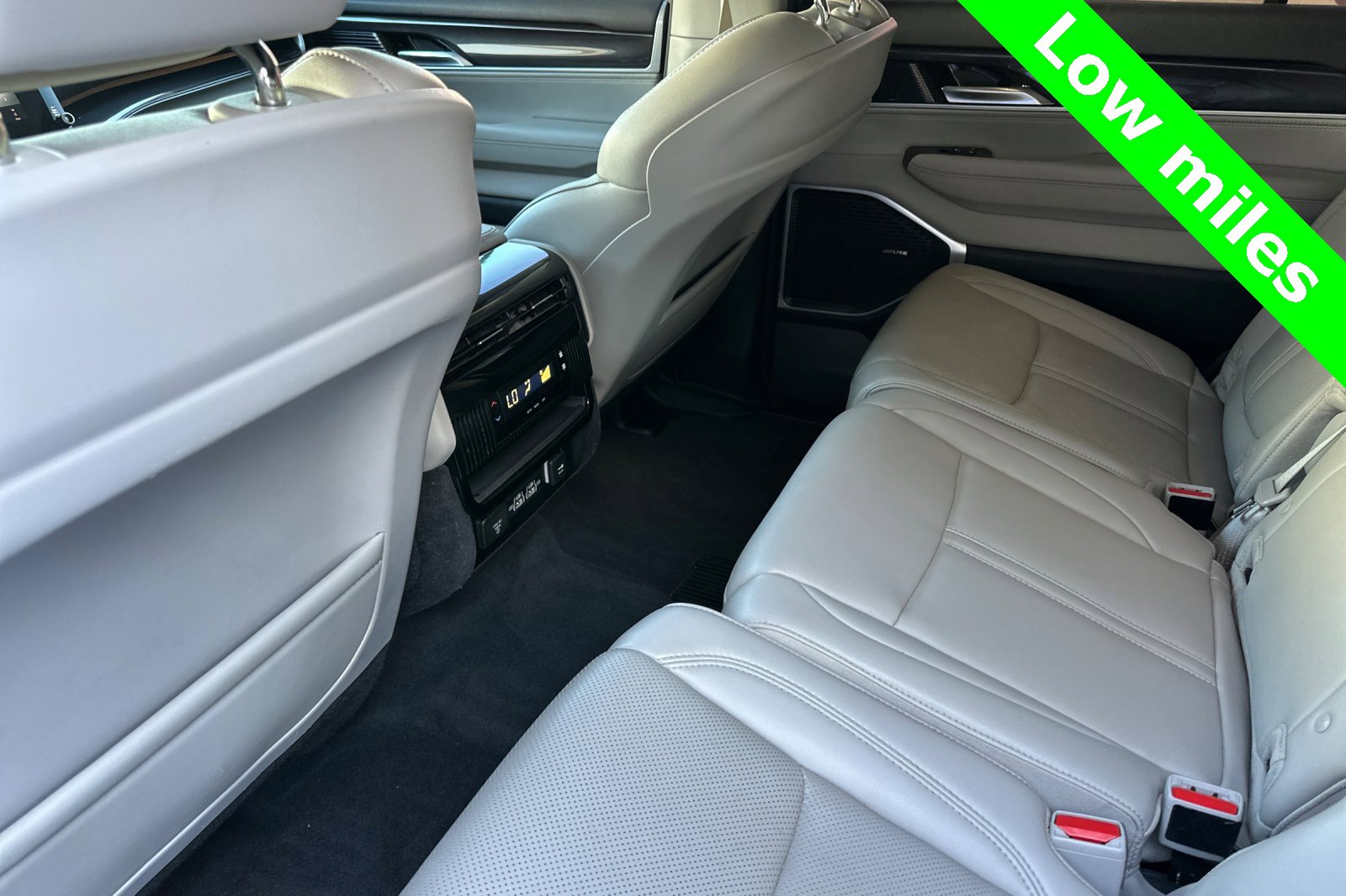 Used 2024 Jeep Wagoneer 4WD image 15