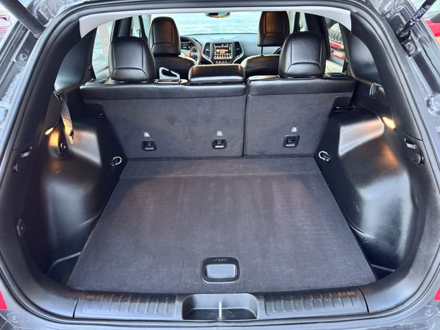 Used 2023 Jeep Cherokee Altitude Lux w/ Mopar Interior Package image 17