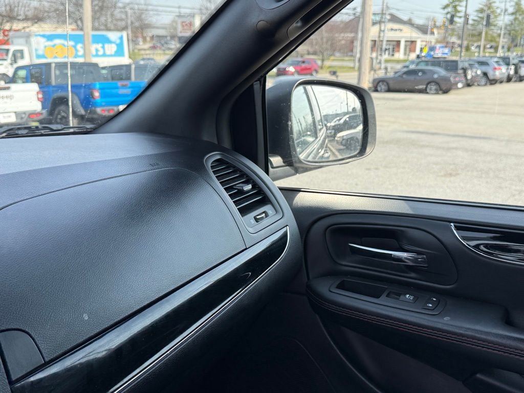 Used 2018 Dodge Grand Caravan GT image 22